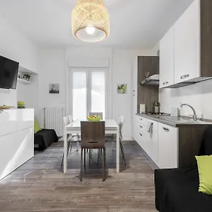 Stayeasy Filzi11 - 3 Bedrooms, 2 Baths - Station , Milan Italy